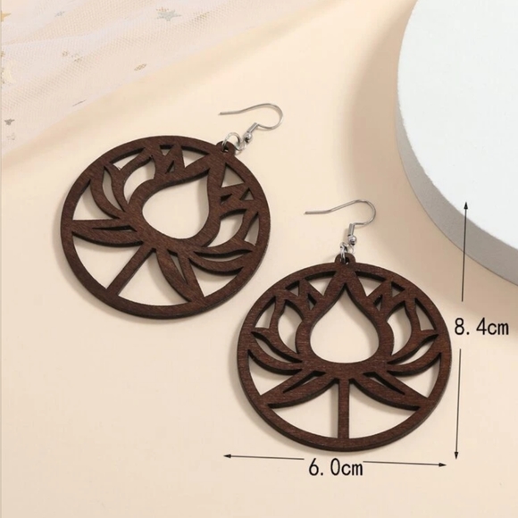 Bold Flower Wooden Earrings - Picture 4 of 4